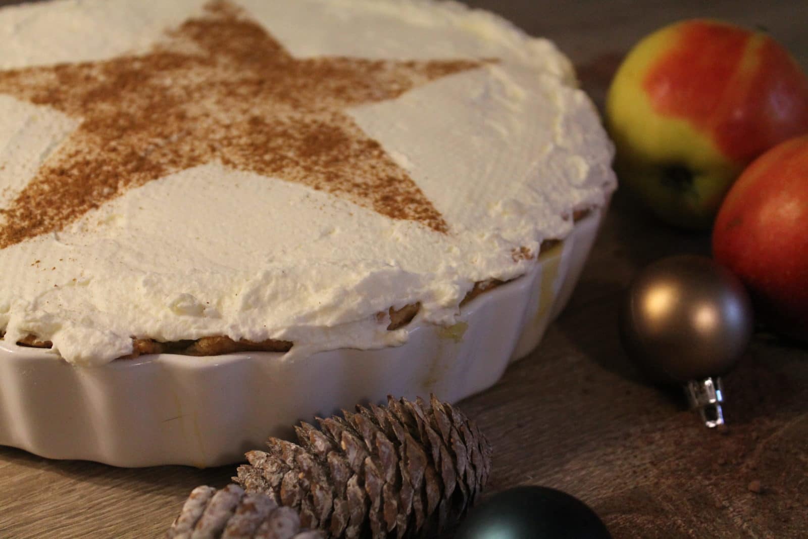 Apfelkuchen mit Sahnehaube