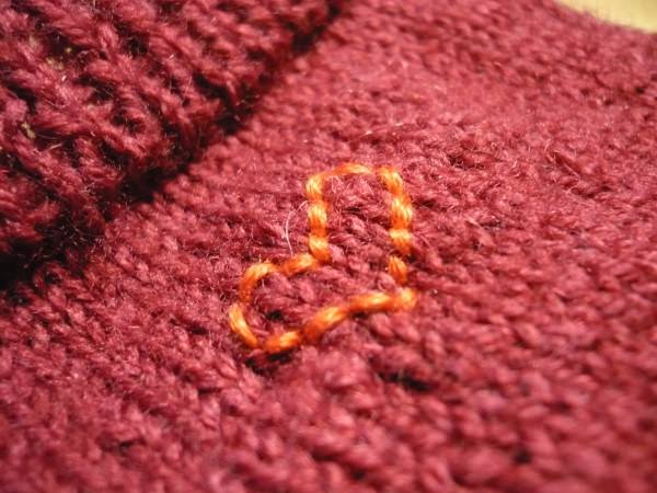 Mit Liebe zum Detail. Selbstgemachte Socken besticken