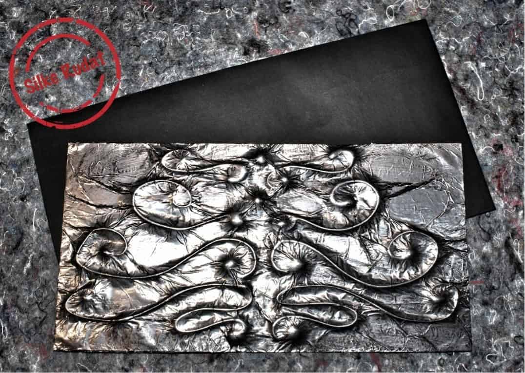Strukturierte Weihnachtskarten im Metall-Look