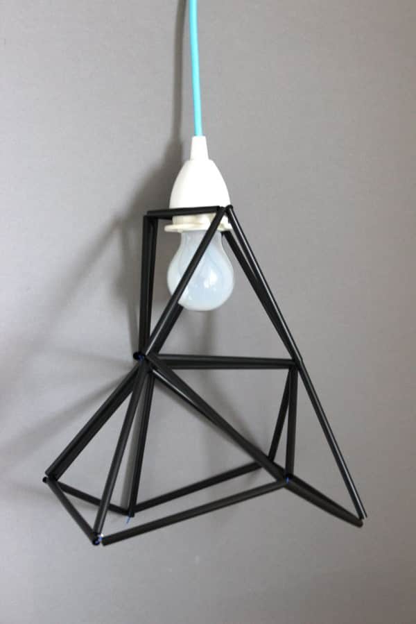 DIY – Geometrische Lampe aus Plastikrohren