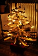 Ein Weihnachtsbaum aus Ästen