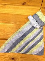 Eine Decke mit Diagonalstreifen stricken