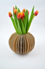 Upcycling-Vase aus Wellpappe