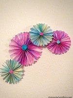 Papierfächergirlande mit Aquarellfarben