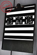 Ikea Hack Kalender in schwarz-weiß