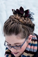 Eine blumige 8-Minuten-Frisur für den Winter