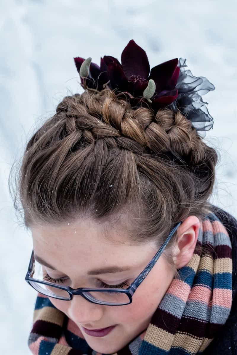 Eine blumige 8-Minuten-Frisur für den Winter