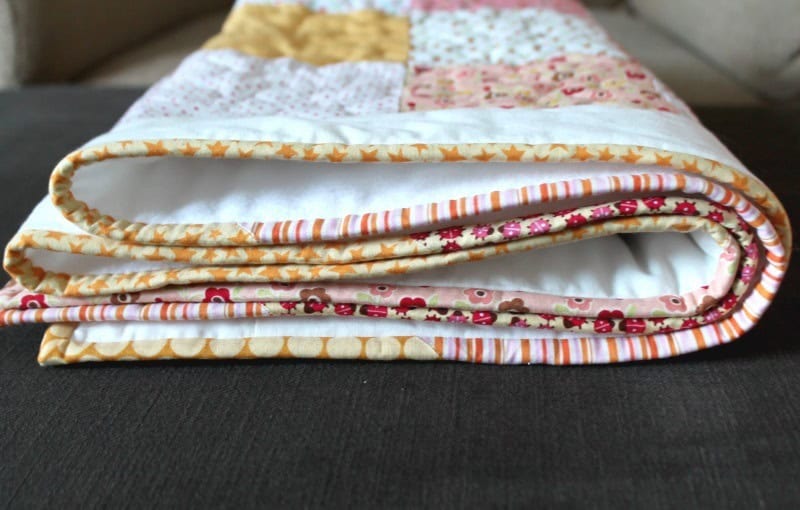 Wie näht man einen Baby-Quilt- Schritt für Schritt? Ein Anfänger-Tutorial