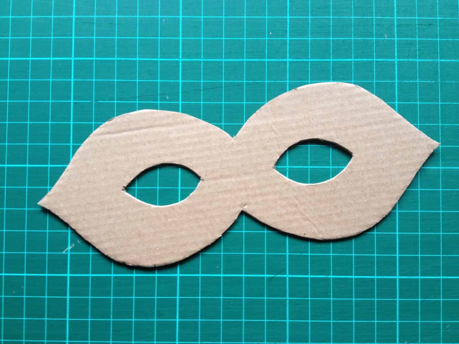 Stabmaske aus Duck Tape