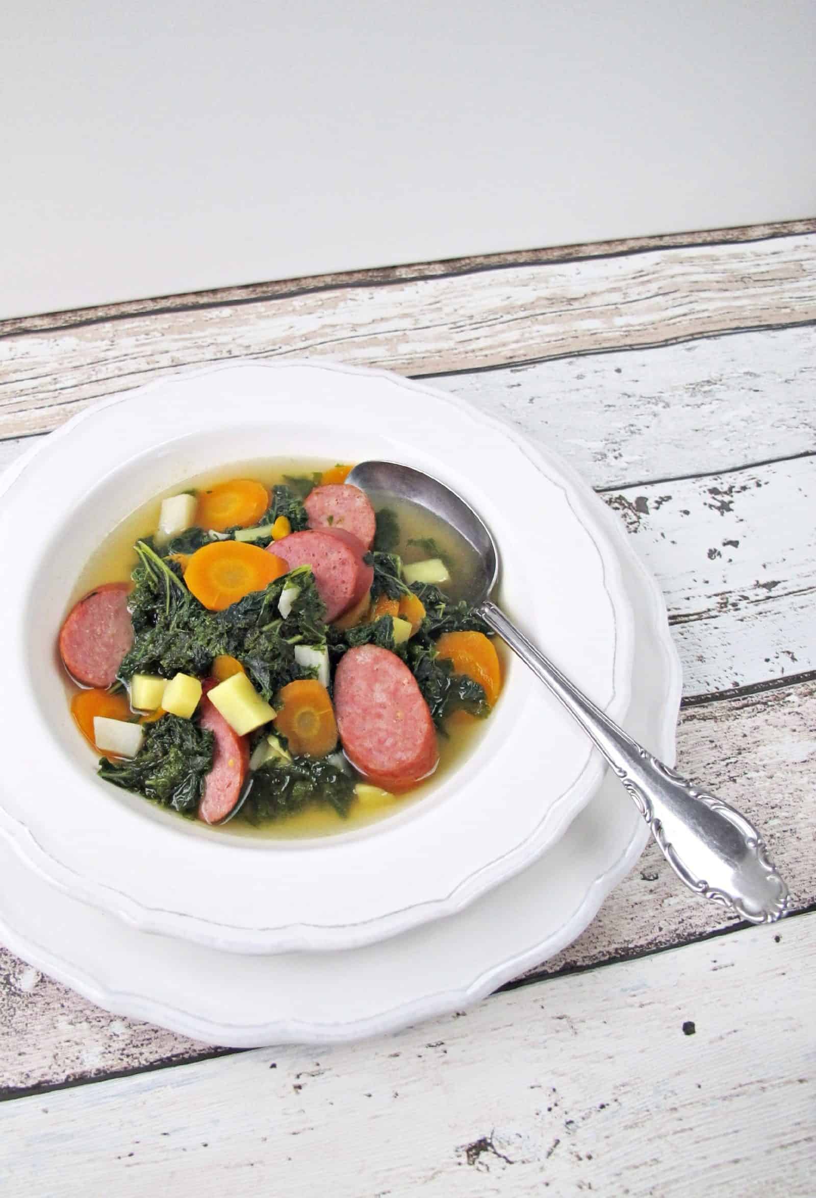 Grünkohlsuppe mit Topinambur von den [Foodistas]