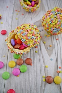 Süße Konfettikugeln oder auch Pinata Kügelchen von den [Foodistas]