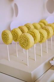 kleine Vanillekuchen am Stiel von den [Foodistas]