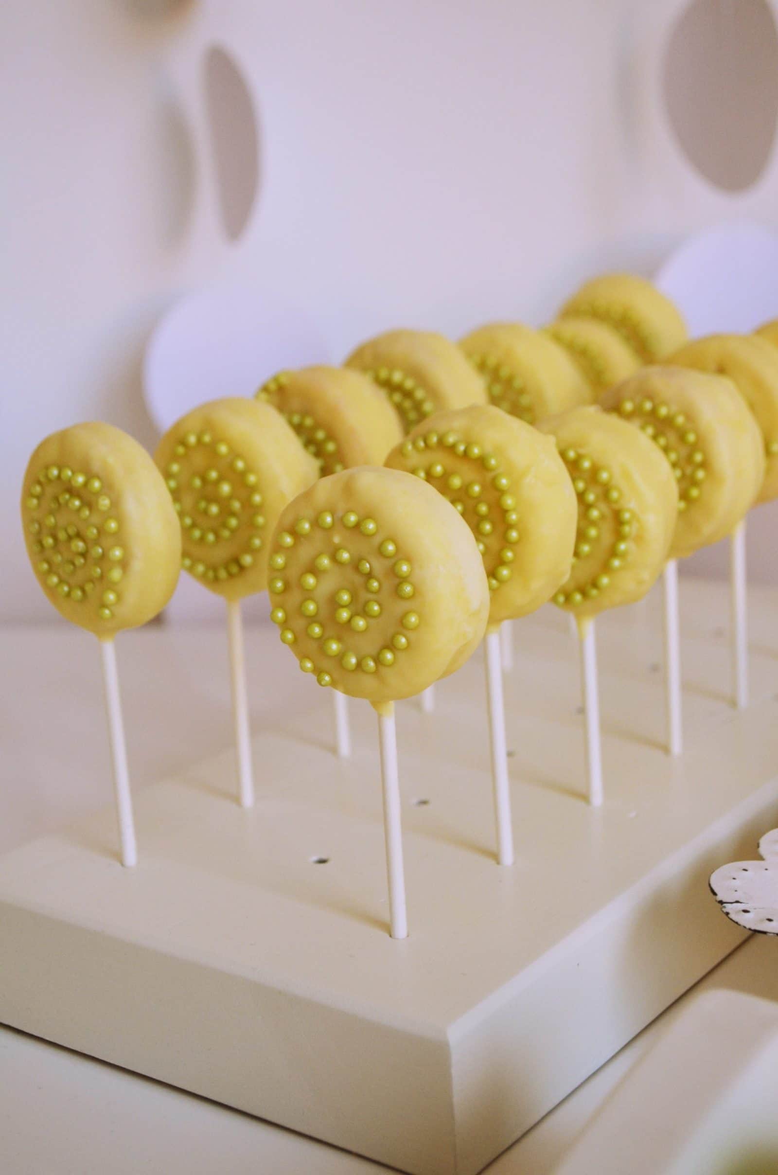 kleine Vanillekuchen am Stiel von den [Foodistas]