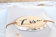 DIY – Platzkarten aus Holzscheiben