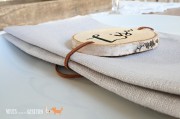DIY – Platzkarten aus Holzscheiben