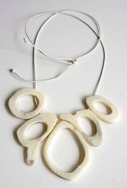 Edna Mo auf Etsy: Unikat-Schmuck aus Resin, Clay und Silber.