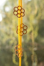 Ei im Ei Osterbastelei – Fensterbaumler aus Motivkarton