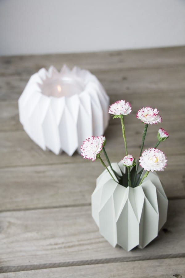 Geometrische Vase & Windlicht im Origami-Design