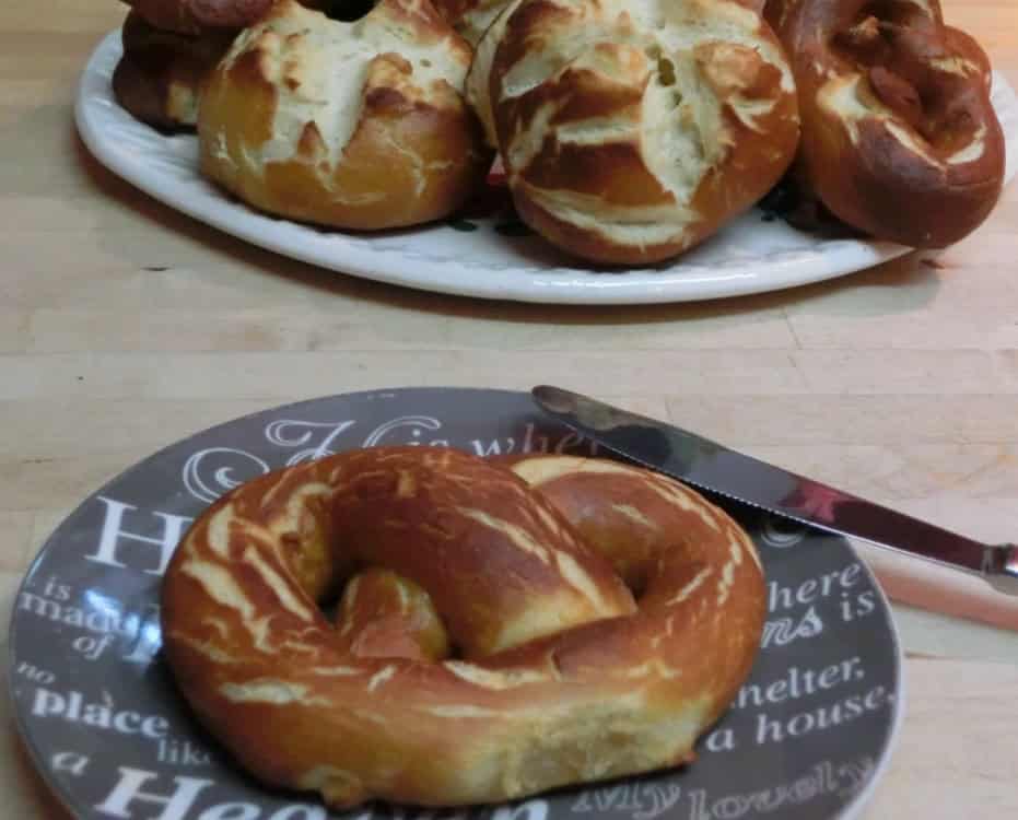 Laugenbrötchen – Laugenbrezel – Laugenknoten