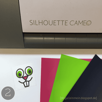 Silhouette Cameo Schneidemaschine mit bunten Papierbappen und einer Tierfigur aus Papier, ideal für DIY Bastelprojekte bei HANDMADE Kultur.