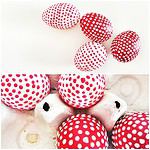 Osterei: Rot/Weiß-Gepunktet.