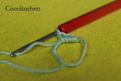 Handgefertigter Osterhäschen Eierwärmer aus Wolle mit Häkelnadel, kreative Osterdekoration, handgemacht, für Ostern, niedliches Ostertier, Geschenkidee.