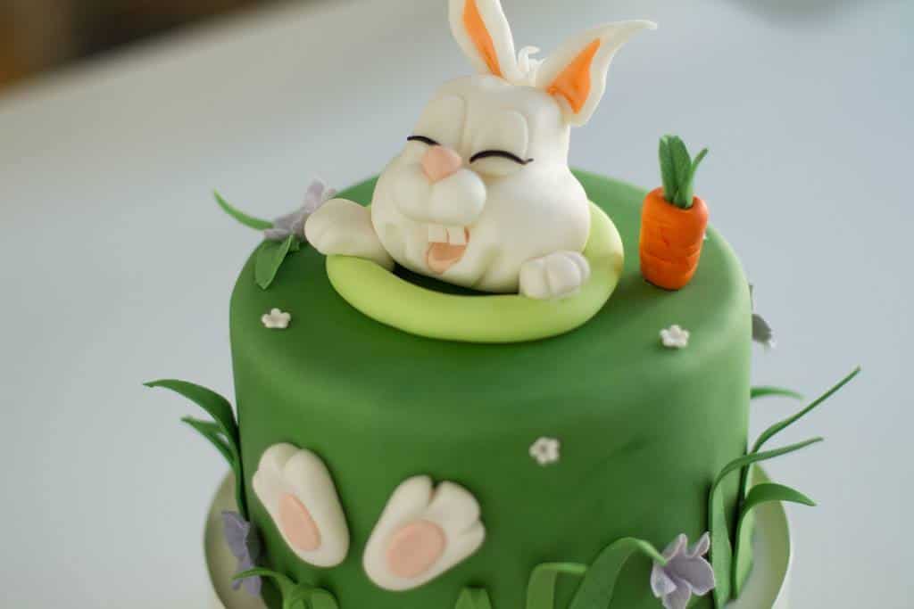 Tutorial: Oster-Torte mit Fondant Hase