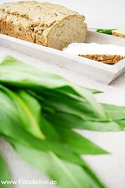 Bärlauchbrot mit einem leckeren Dip von den [Foodistas]