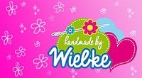 Logo von HANDMADE Kultur mit bunten Blumen, Herz und Sticknadel auf pinkem Hintergrund, ideal für handgemachte Produkte und kreative DIY-Projekte.