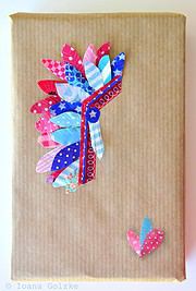 Geschenkverpackung mit Washi-Tape Indianer Federschmuck