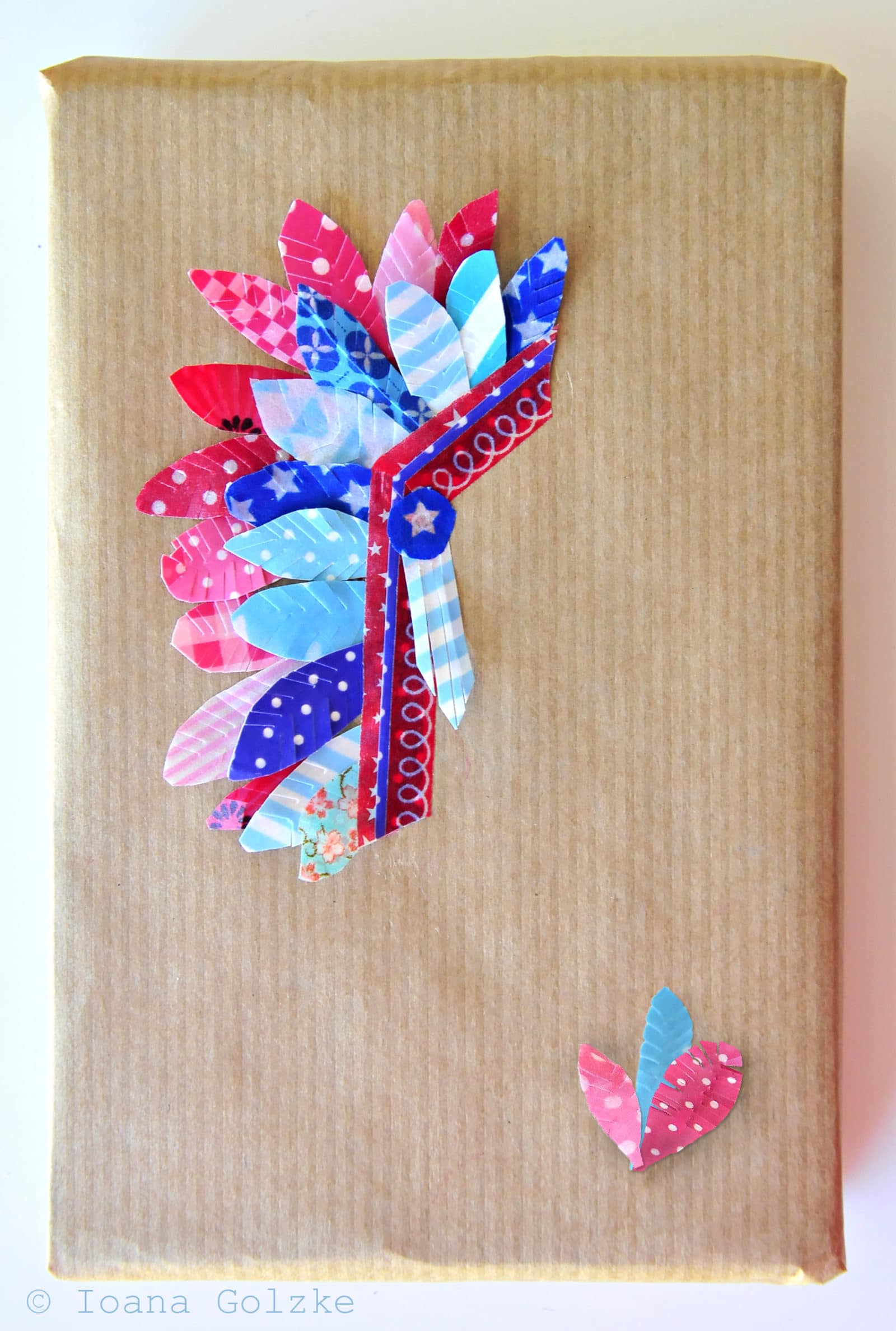 Geschenkverpackung mit Washi-Tape Indianer Federschmuck
