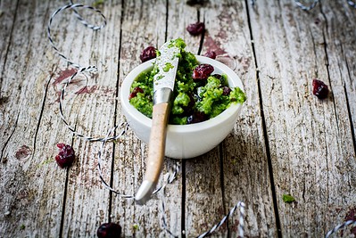 Bärlauchpesto mit fruchtigen Cranberries