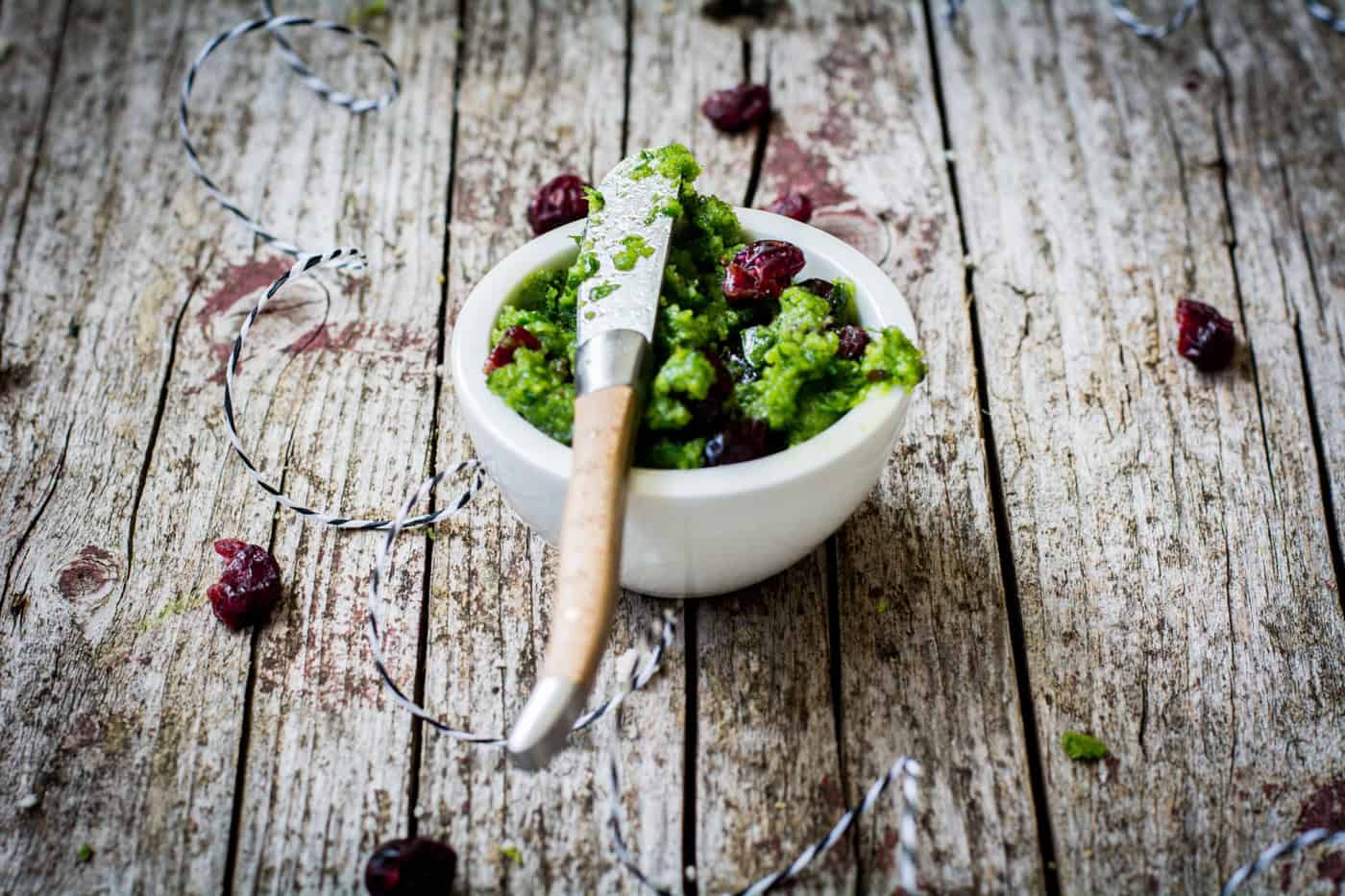 Bärlauchpesto mit fruchtigen Cranberries