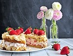 Erdbeersahne-Baiser Torte