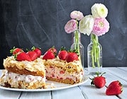 Erdbeersahne-Baiser Torte
