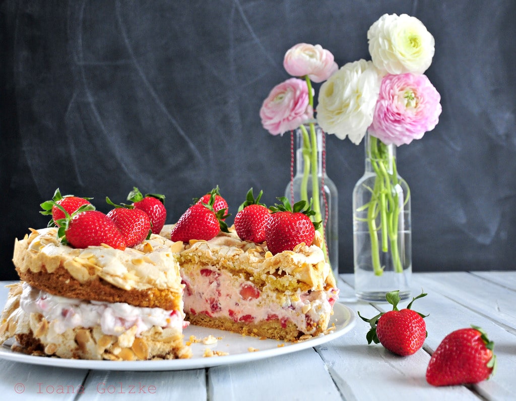 Erdbeersahne-Baiser Torte