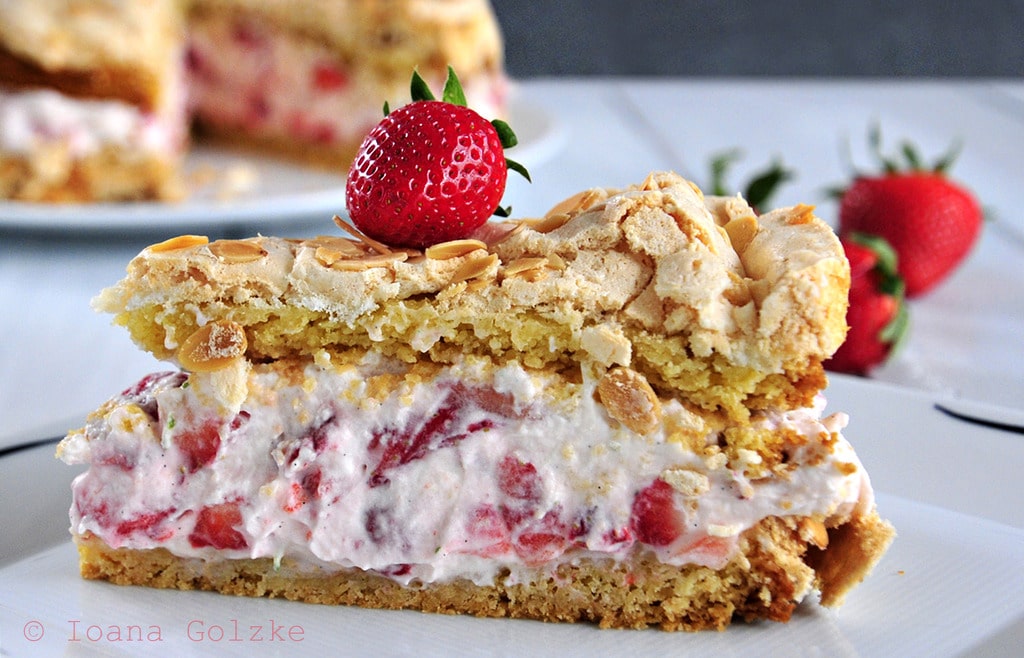 Erdbeersahne-Baiser Torte