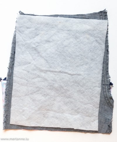 Recyceltes Jeans-Stoffstück für kleine Mädels, ideal für nachhaltige Nähprojekte und Upcycling im Bereich Handmade Kultur.