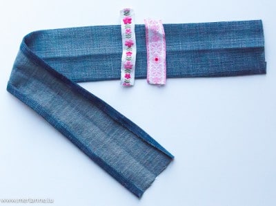 Drei verschiedene Bänder aus recyceltem Jeansstoff, ideal für kreative Nähprojekte für Kinder, passend zum Thema Recycling und Upcycling in der Handmade Kultur.
