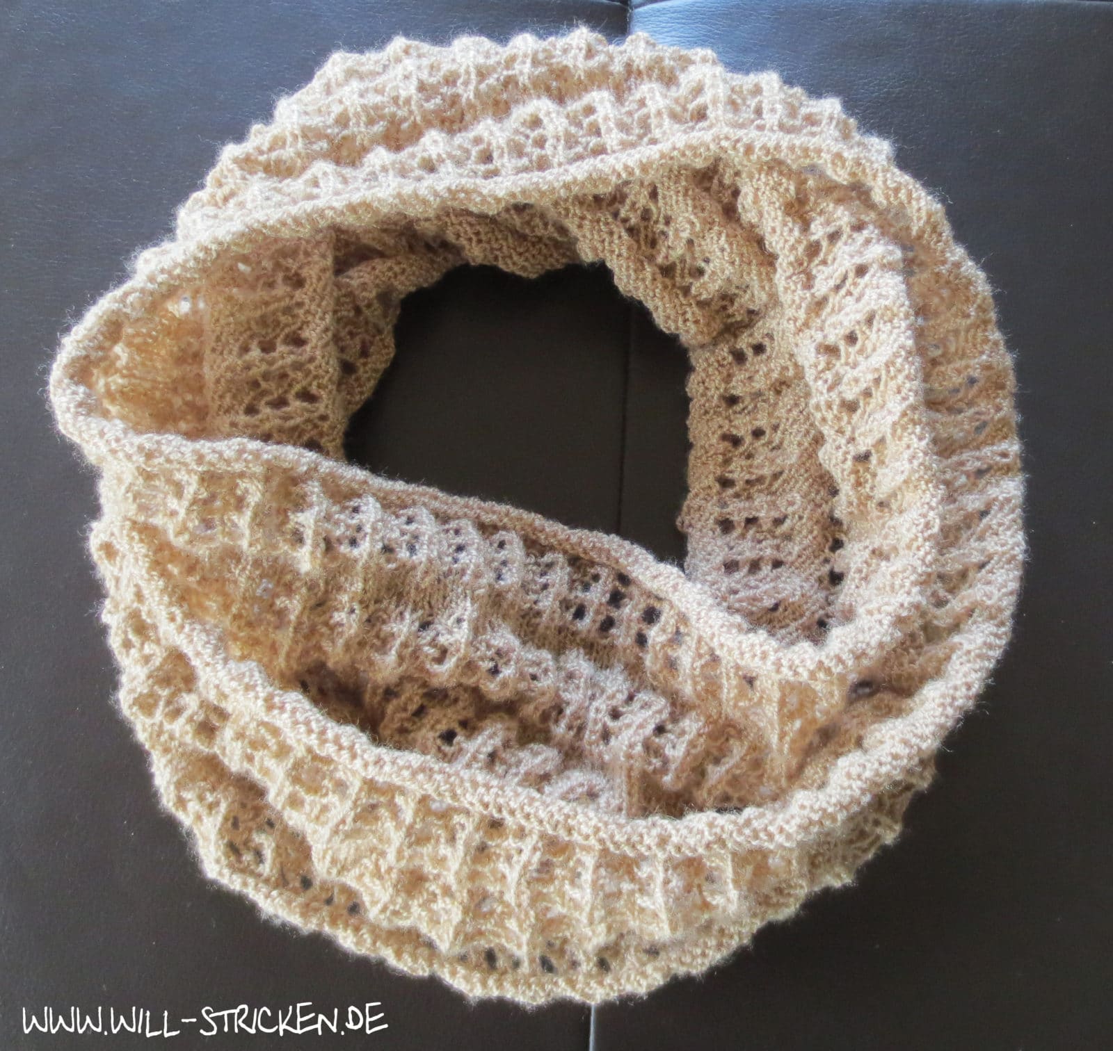 Loop mit Ajourmuster - HANDMADE Kultur