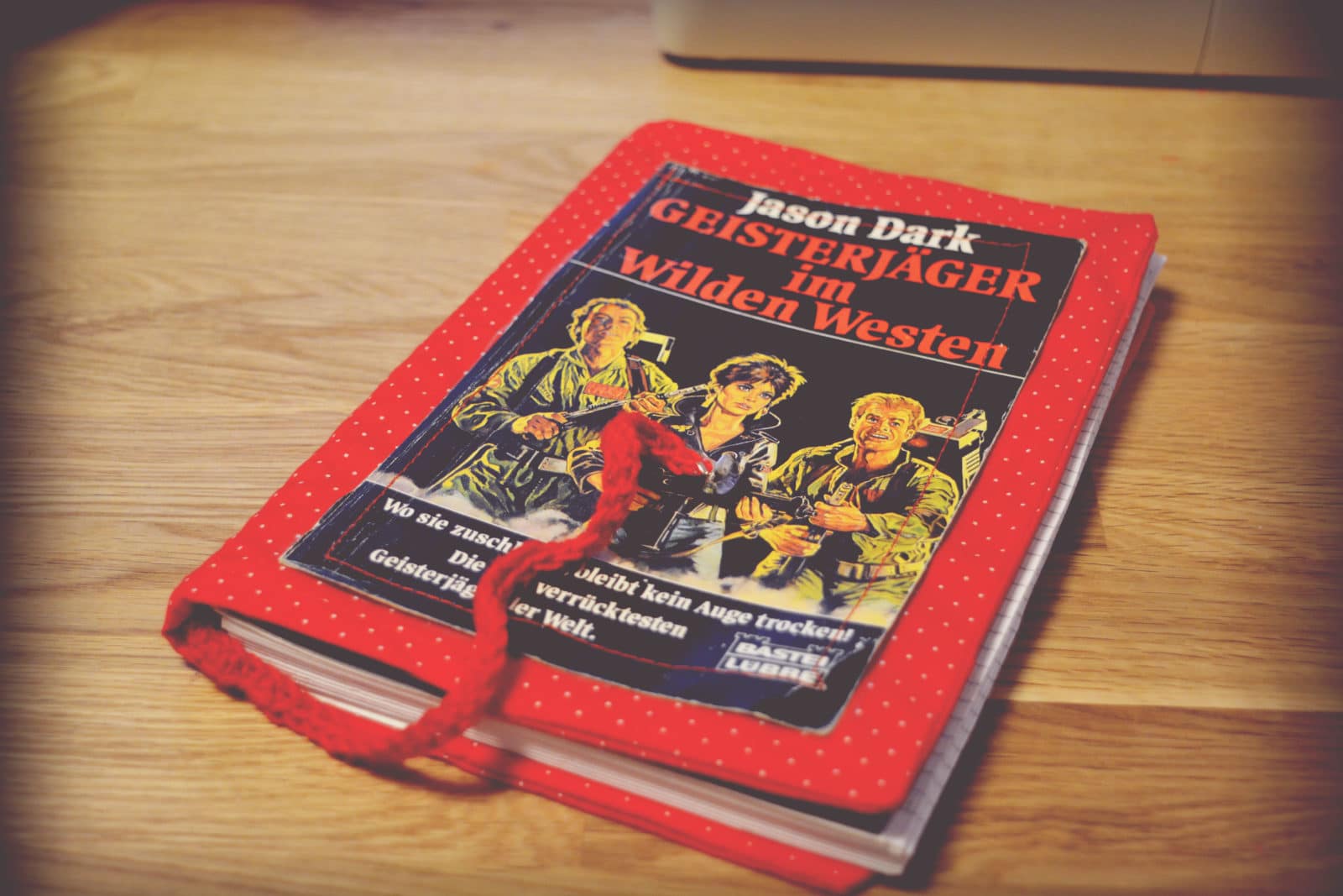 Upcycling-DIY: Umge-Buch-t! … Außen verrückt, innen ein Notizbuch.