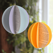 Upcycling Frühlingsdekoration: bunte Papier-Kugeln