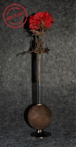 Vasen aus Reagenzgläsern und Holzkugeln