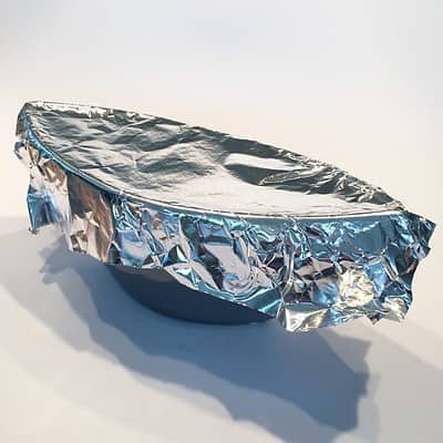 Gitter für die Blumenvase aus Aluminiumfolie, schützt die Blumen und sorgt für eine dekorative Präsentation.