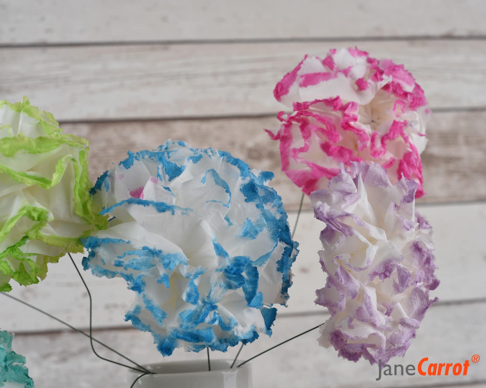PAPIERBLUMEN AUS TEMPOS … JA HEISST JA: «PAPIER- TASCHENTÜCHER