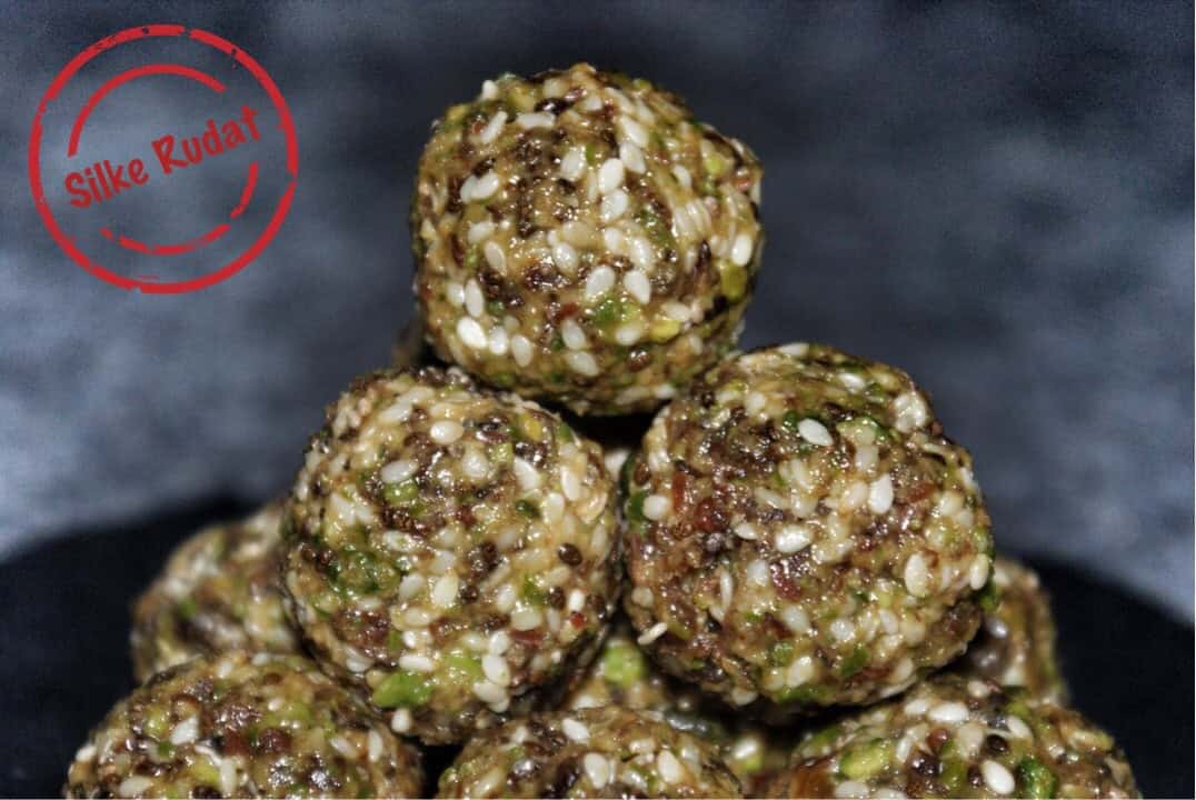 Pistazien-Sesam-Kugeln