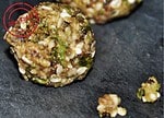 Pistazien-Sesam-Kugeln