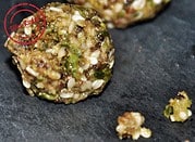 Pistazien-Sesam-Kugeln