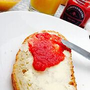 Süß-scharfe Früchtchen…Erdbeermarmelade mit weißer Schokolade und Chili