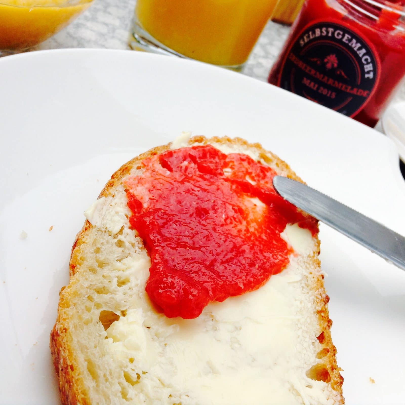 Süß-scharfe Früchtchen…Erdbeermarmelade mit weißer Schokolade und Chili